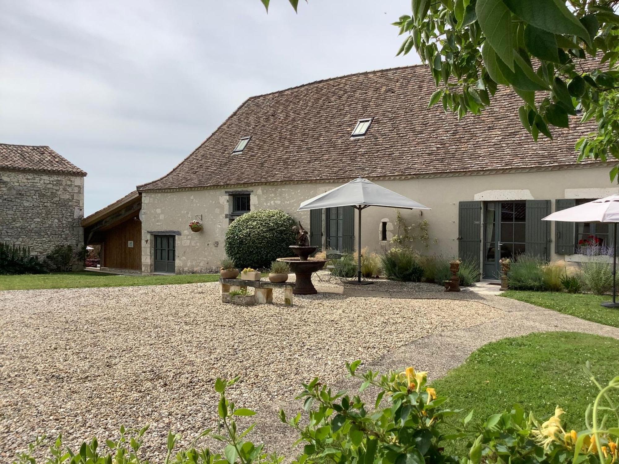 La Ferme Buissonniere Bardou Exterior foto